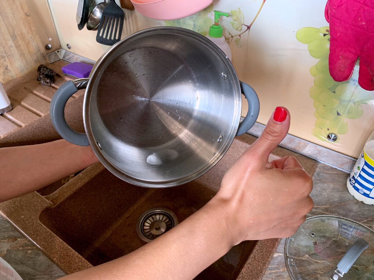 Господині розповіли, як почистити сковорідку за допомогою рису