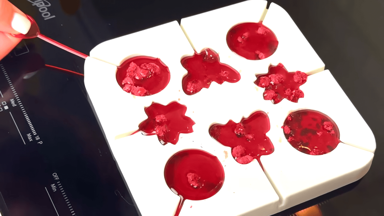 Кондитери нагадали рецепт виготовлення домашніх льодяників