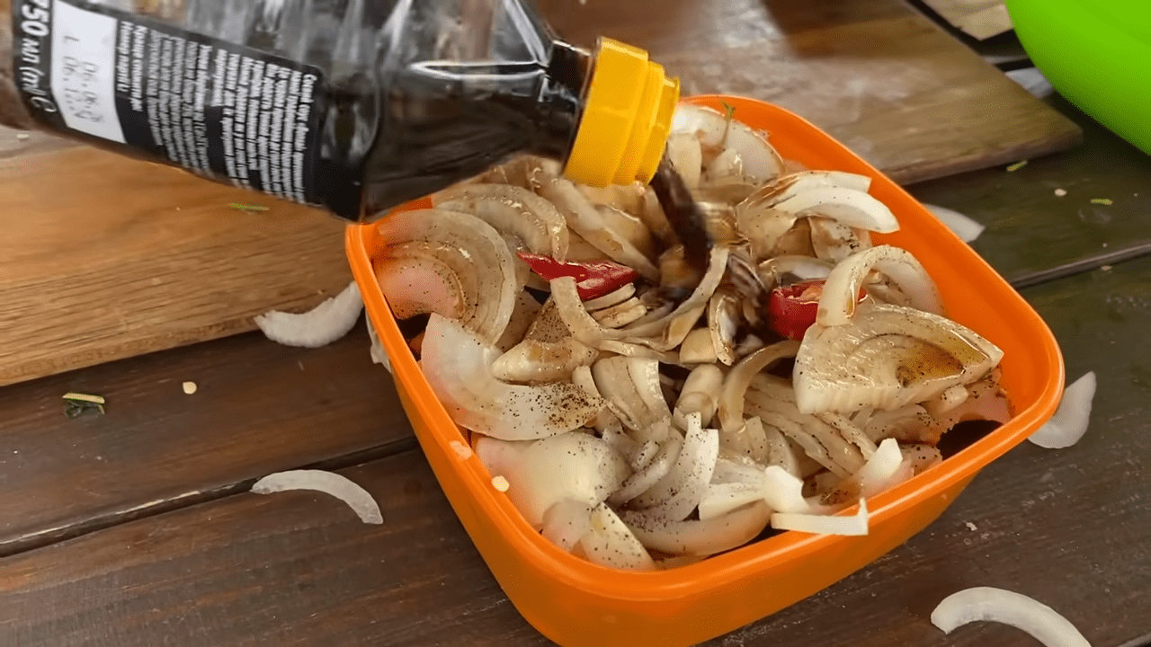 Кулінари поділилися рецептом маринованого сала 