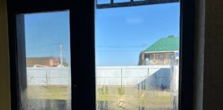 Господині розповіли, чим натерти вікна, щоб зменшити запотівання 