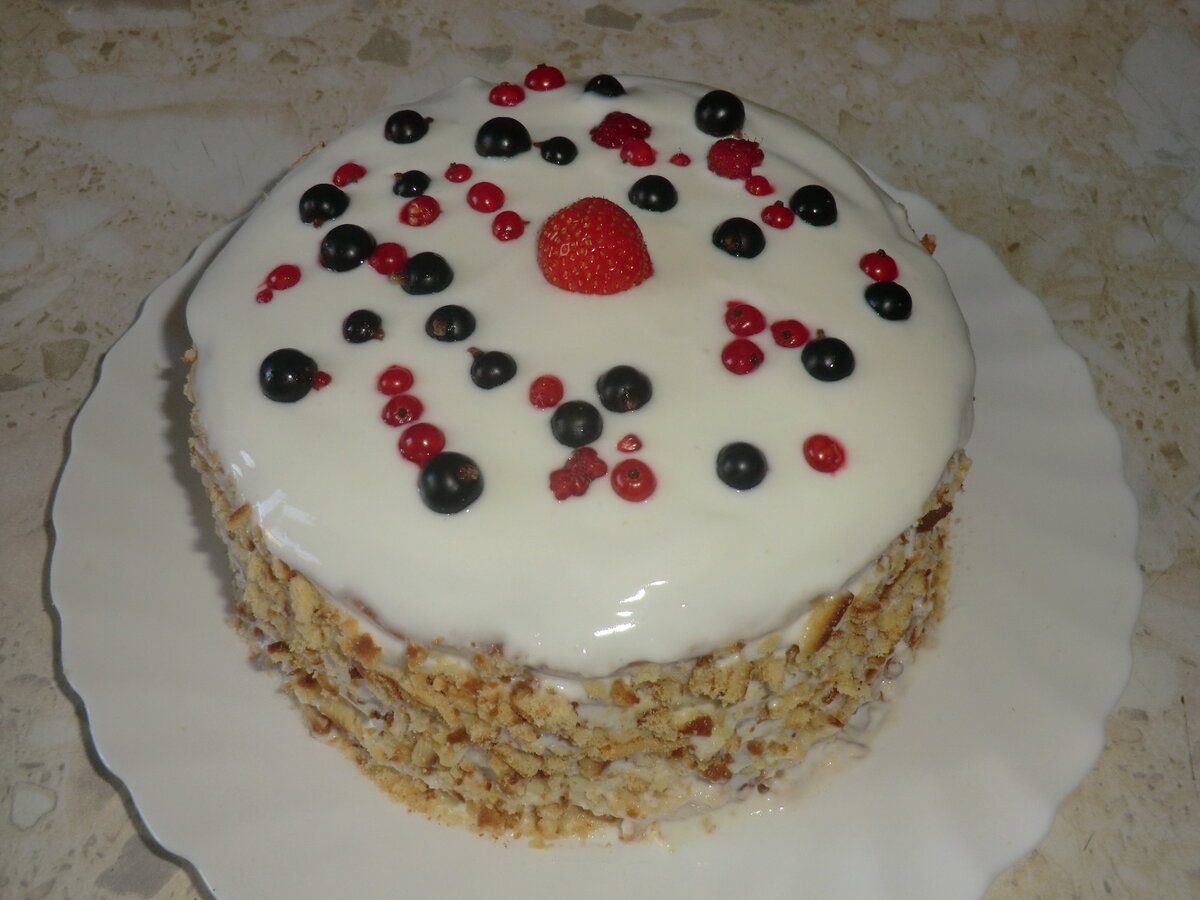 Кулінари розповіли про рецепт медовика без духовки – для випікання коржів вона не знадобиться