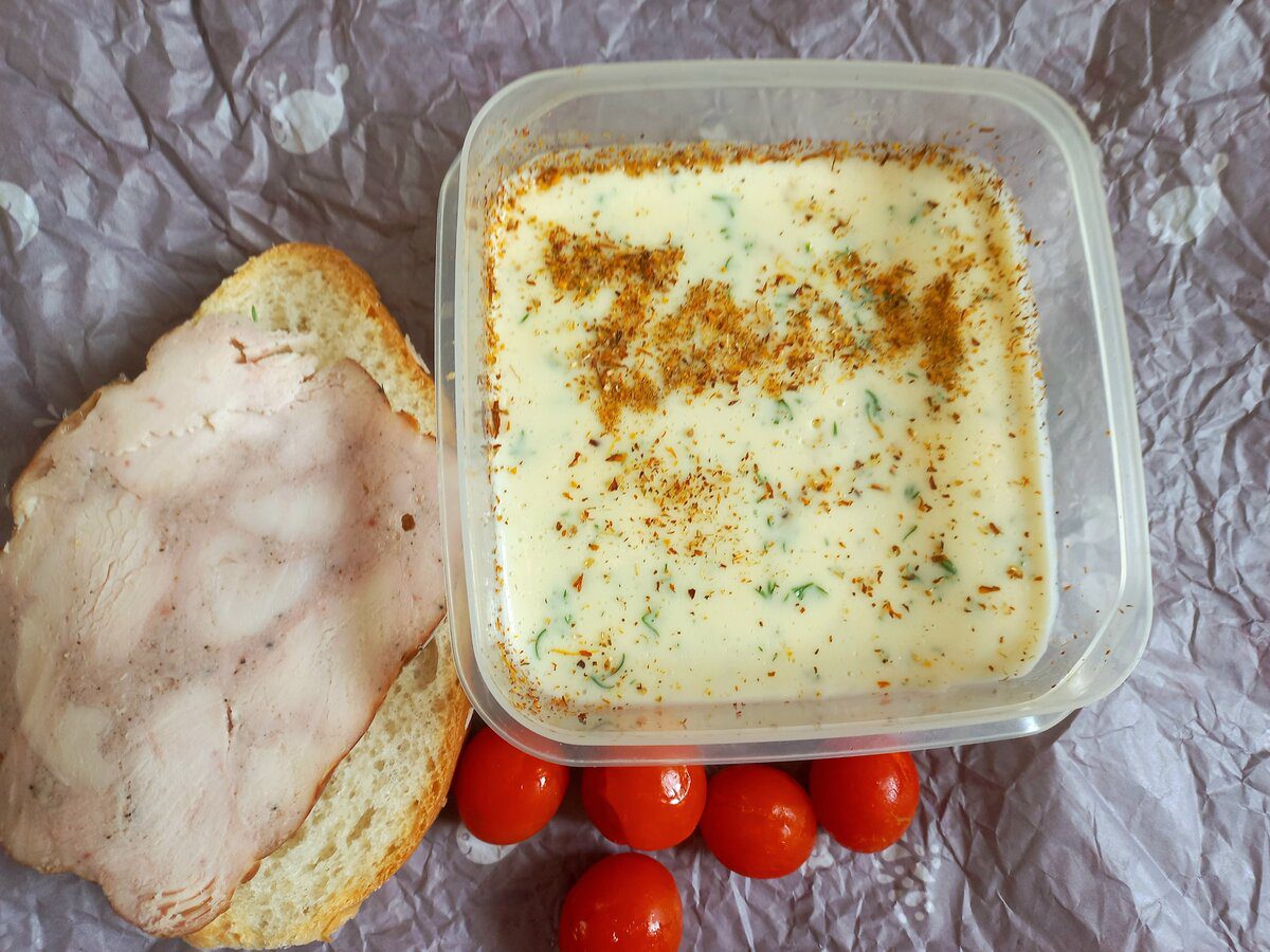 Кулінари розповіли, як приготувати смачний домашній плавлений сир – швидко та без клопоту