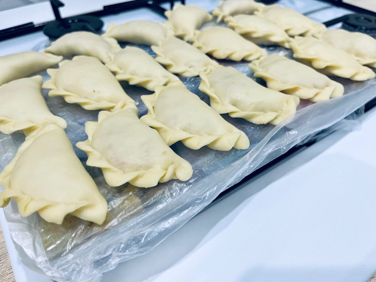 Експерти розповіли, як приготувати смачне тісто на вареники, яке не липне і не розварюється