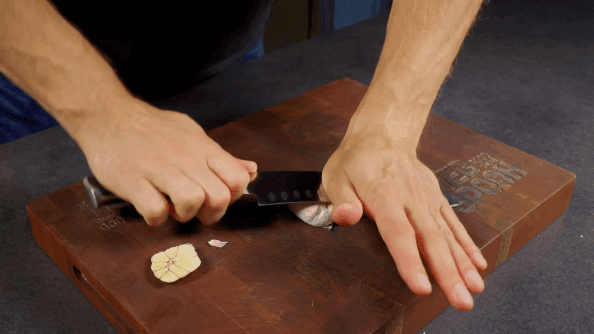 Експерти розповіли 10 способів використання часнику на кухні