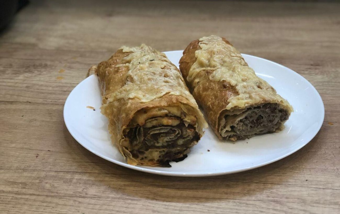 Як приготувати соковиті рулетики з фаршем