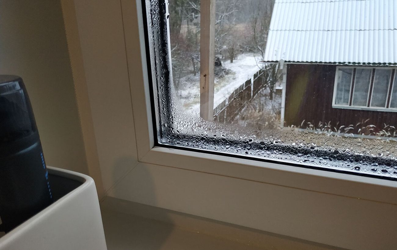 Експерти порадили перевірений спосіб, який допоможе захистити вікна від появи конденсату