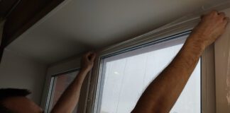 Експерти назвали швидкий спосіб прибрати щілини на вікнах 