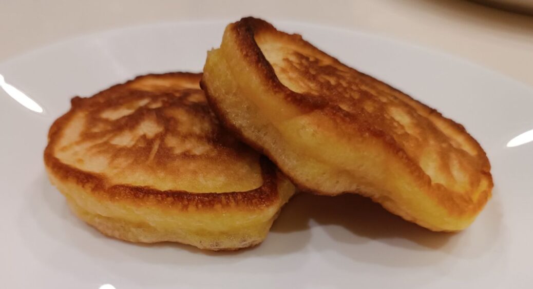 Змішала манку та вівсянку – і за 15 хв приготувала смачний сніданок: але не кашу, а те, що діти обожнюють! 