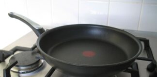 Як вимити посуд кавовою гущею