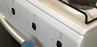 Господині розповіли, як зробити розчин, який очистить кухонну плиту до блиску 