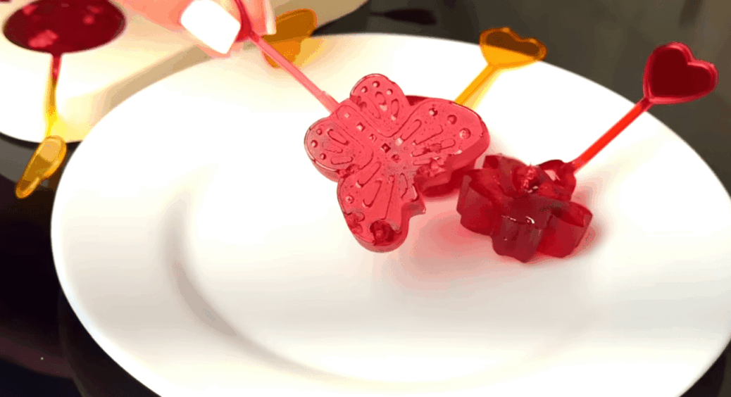 А є ті, хто в 70-х купував саморобні льодяники на паличках? Я приготувала їх онукам: море щастя та овації 