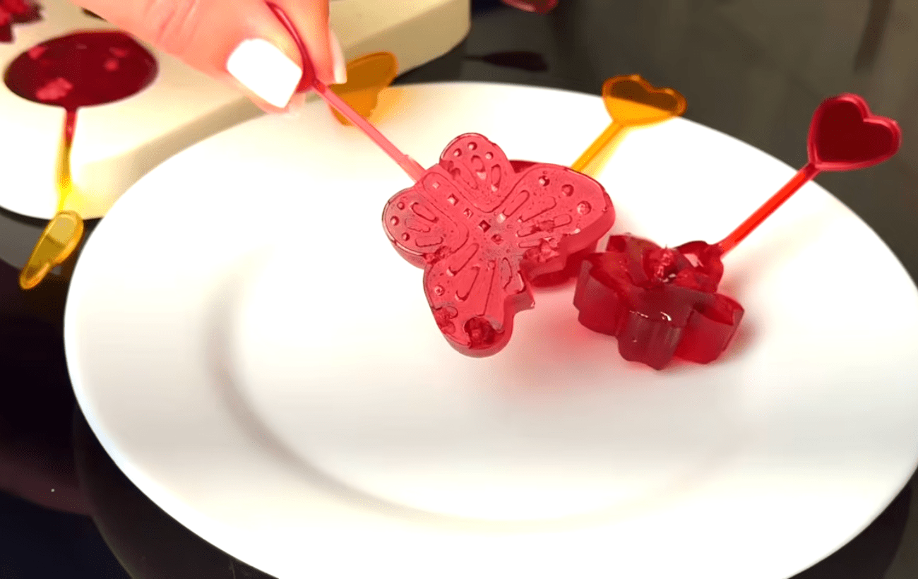 Кондитери нагадали рецепт виготовлення домашніх льодяників