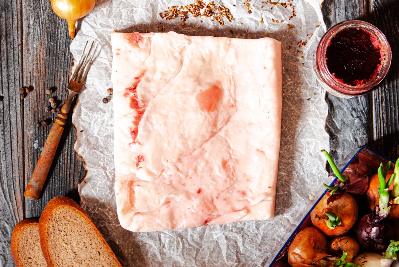 Кулінари поділилися рецептом маринованого сала 