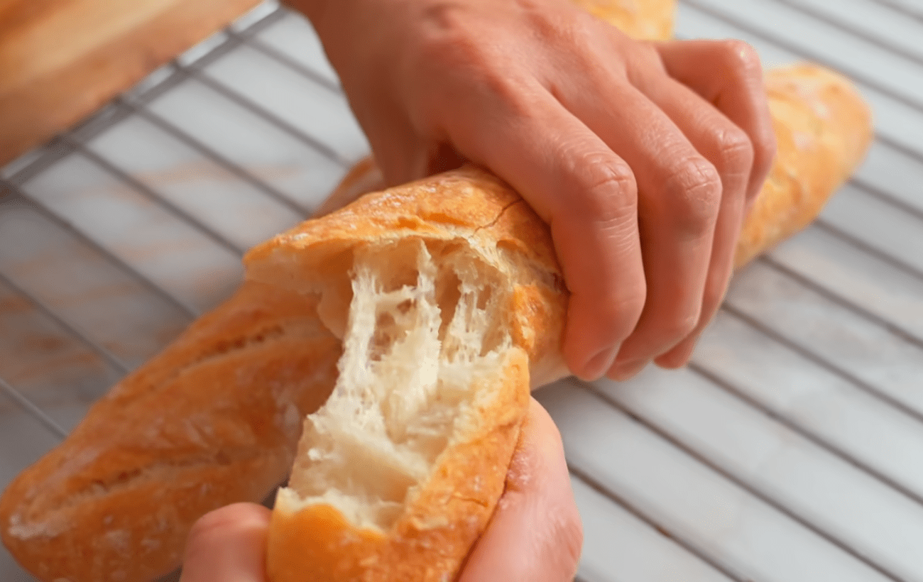 Кулінари розповіли, як приготувати французький багет