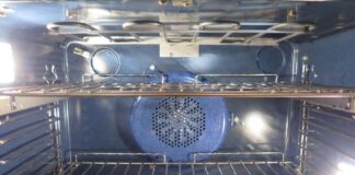 Господині розповіли, як вимити духову шафу до блиску без хімії та тертя