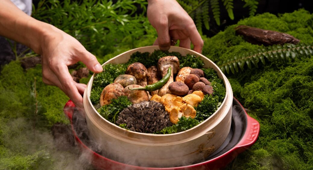 Мої гості досі не вірять, що ці гриби не варились, не маринувались: рецепт соління з ароматом лісу за 30 хв 