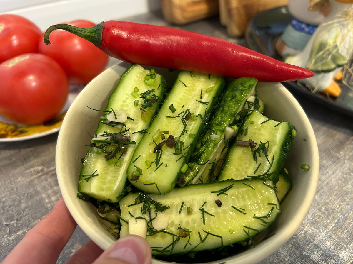 Експерти пояснили, як приготувати смачні малосольні огірки в домашніх умовах – пропорції