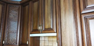 Господарі назвали ефективний спосіб відновити двері на шафі 