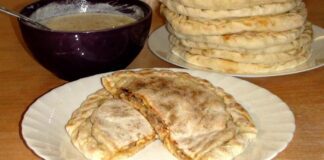 Кулінари розповіли, як приготувати швидкі коржики з фаршем на сковороді