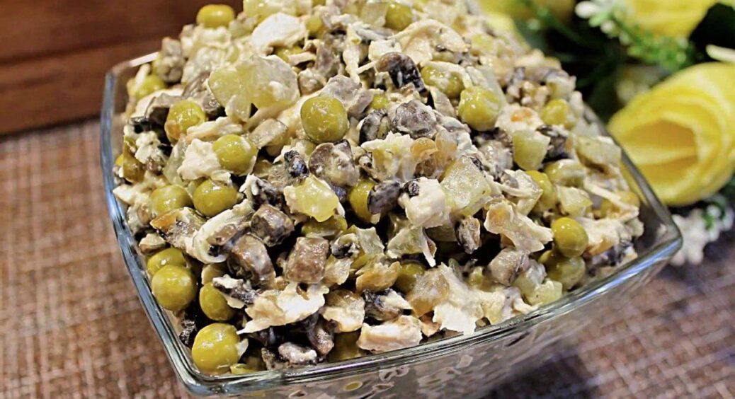 Салат із печінкою готую без смаження – 1 крок змінює текстуру: виходить ніжніше, ніж у кафе 