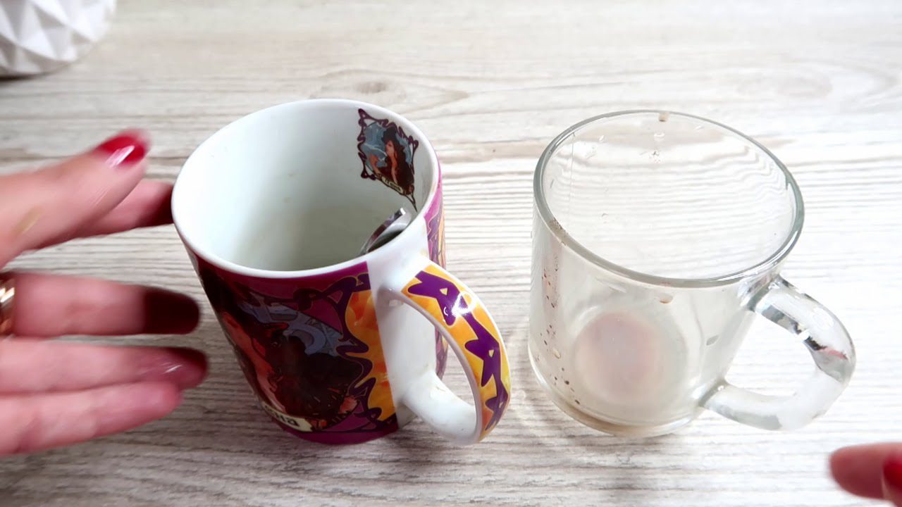 Господині розповіли, як і чим можна швидко відмити чайний наліт на чашках