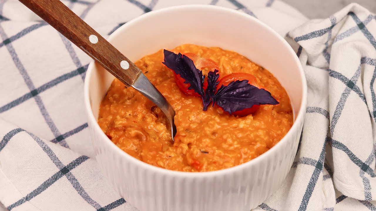 Кулінари розповіли, як приготувати неймовірно смачну вівсянку з помідорами