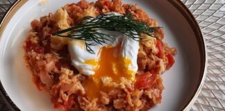 Кулінари розповіли, як приготувати неймовірно смачну вівсянку з помідорами