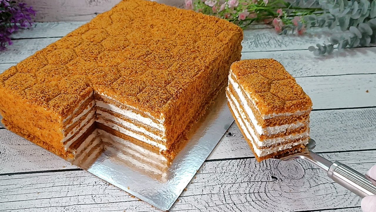 Кулінари розповіли, як приготувати великий медовий торт без розкочування коржів