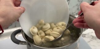 Шеф-кухарі розповіли, чому не варто розморожувати пельмені перед приготуванням
