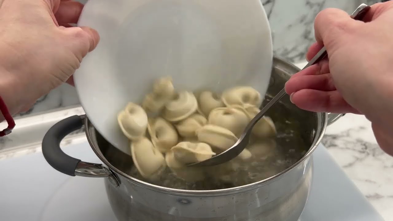 Шеф-кухарі розповіли, чому не варто розморожувати пельмені перед приготуванням