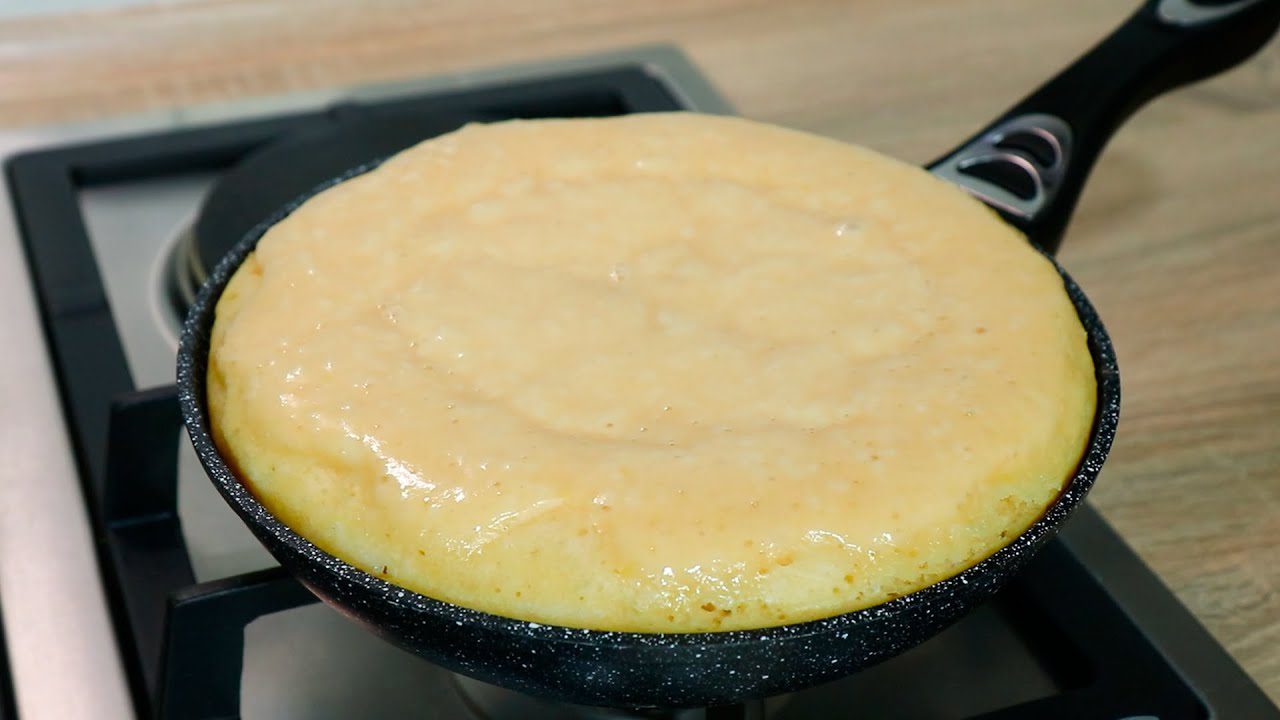 Кулінари розповіли, як приготувати пиріг з рису на сковороді з 5 інгредієнтів