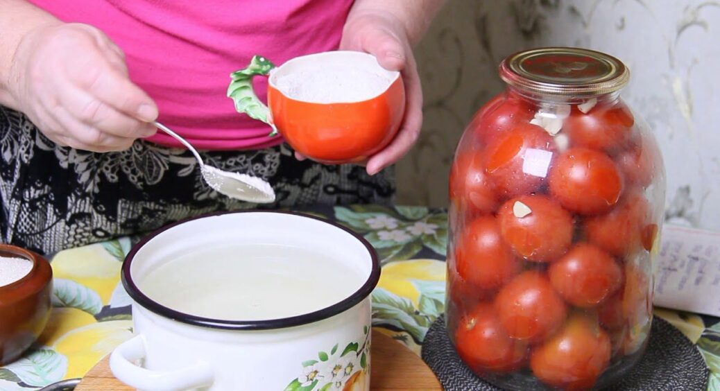 Ці помідори з’їдають за 1 вечір – зупинитись просто неможливо: 2 ложки в маринад, і закуска буде на висоті 