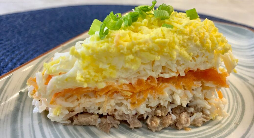 Кума показала, як зробити “Мімозу” по-новому – і тепер готую тільки так: без картоплі, на 15 хвилин швидше 