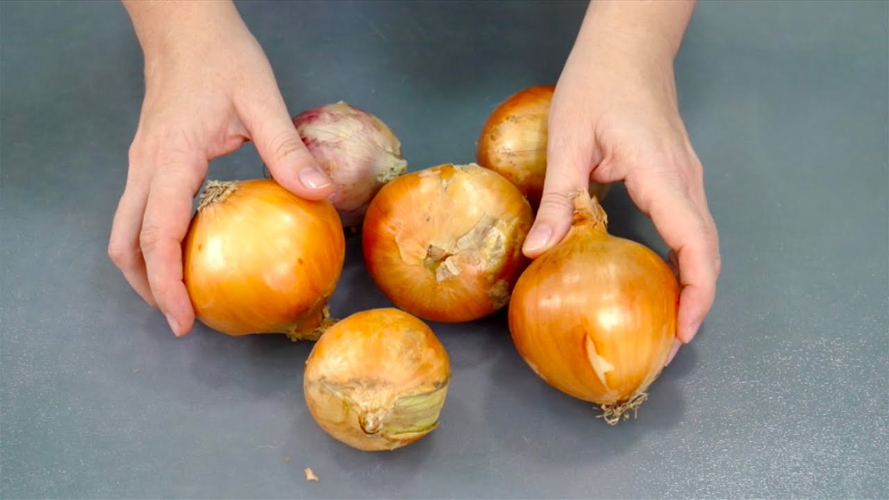 Експерти розповіли, як зберегти цибулю свіжою, сухою й ароматною  