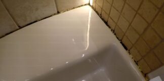 Господині розповіли, як швидко позбутися плісняви у ванній кімнаті