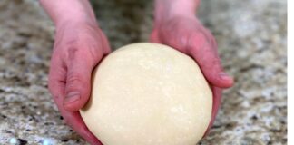 Кулінари поділилися рецептом правильного тіста для вареників та пельменів