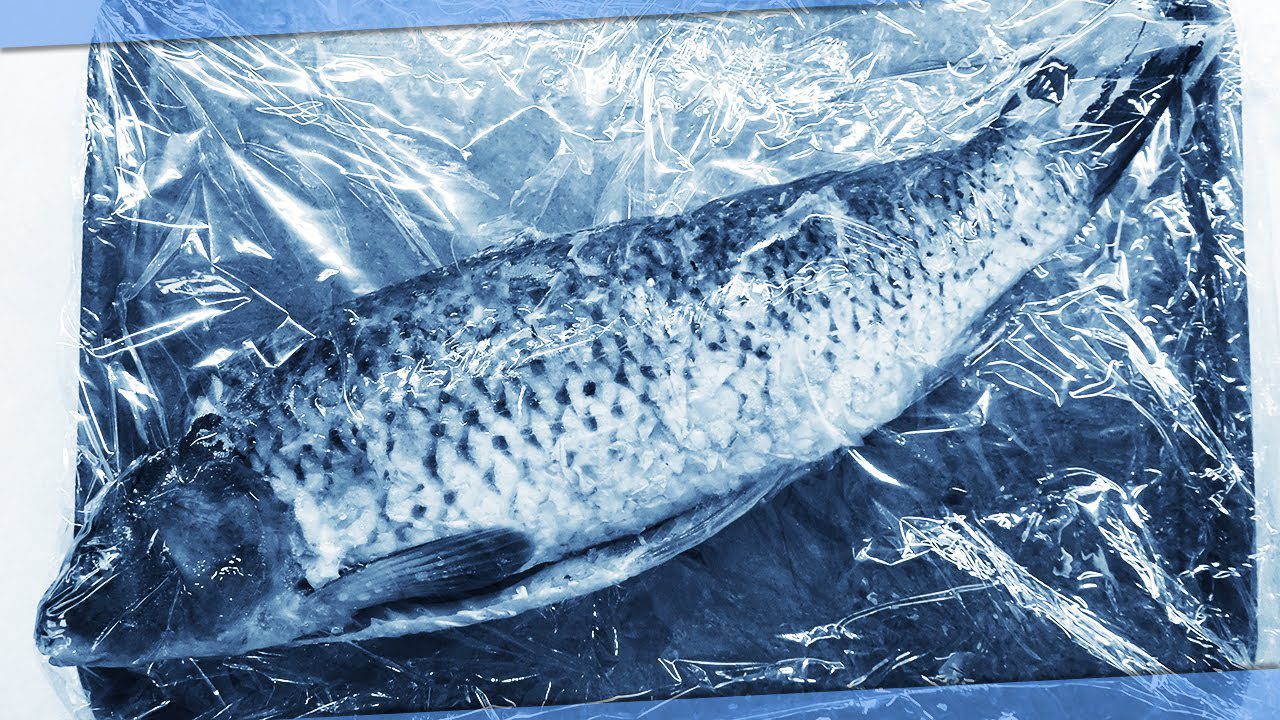 Господині розповіли, як розморозити рибу за 15 хв без втрати смаку і соковитості