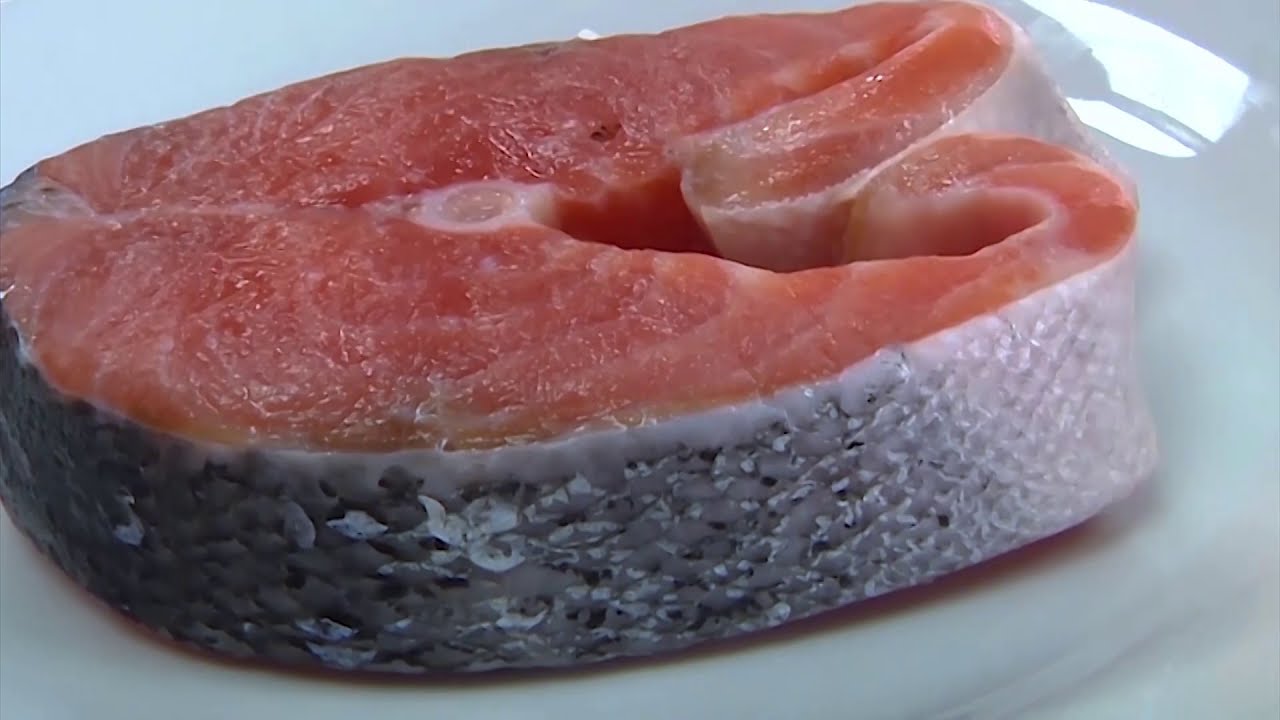 Господині розповіли, як розморозити рибу за 15 хв без втрати смаку і соковитості