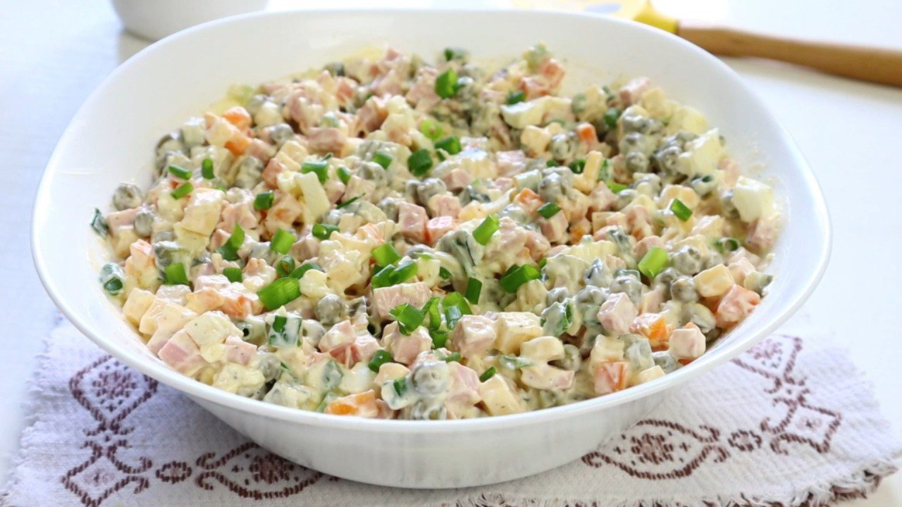 Кулінари розповіли, як приготувати Олів'є по-новому без цибулі та яєць