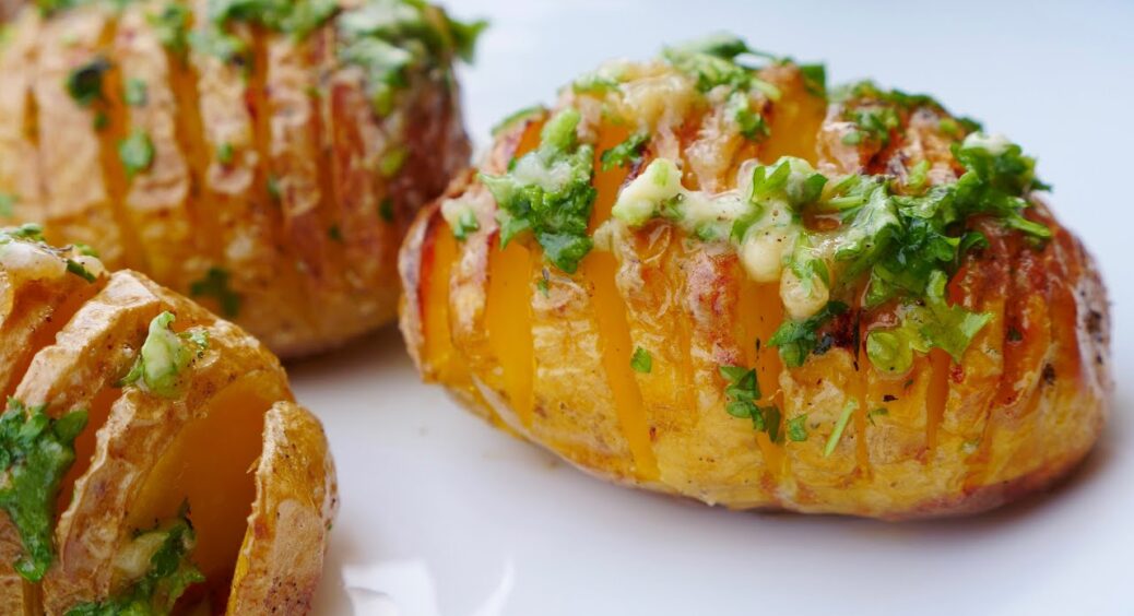 Запікаю картоплю так уже років 15: не прилипає одна до одної, не перетворюється на “кашу”, скоринка – золото 