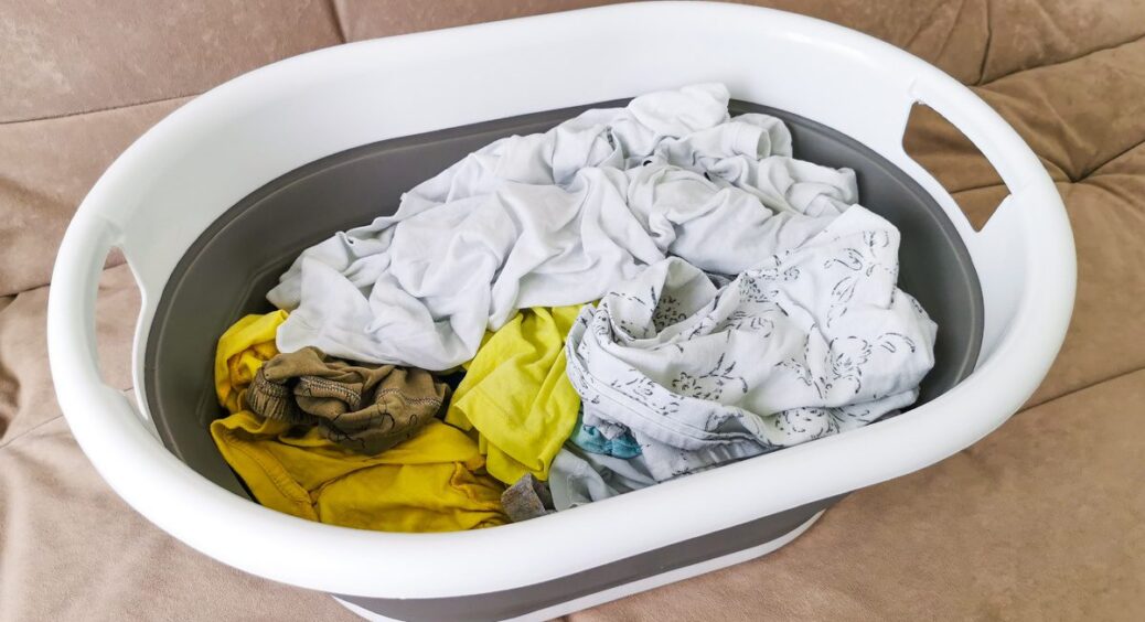 Виводжу будь-яку пляму за 1 схемою – свекруха навчила: тепер не тримаю вдома 10 пляшок “хімії” 