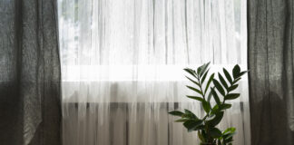Господині розповіли, як із легкістю попрасувати штори без праски