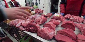 Шеф-кухарі розповіли, яку частину свинини краще взяти для соковитого шашлику