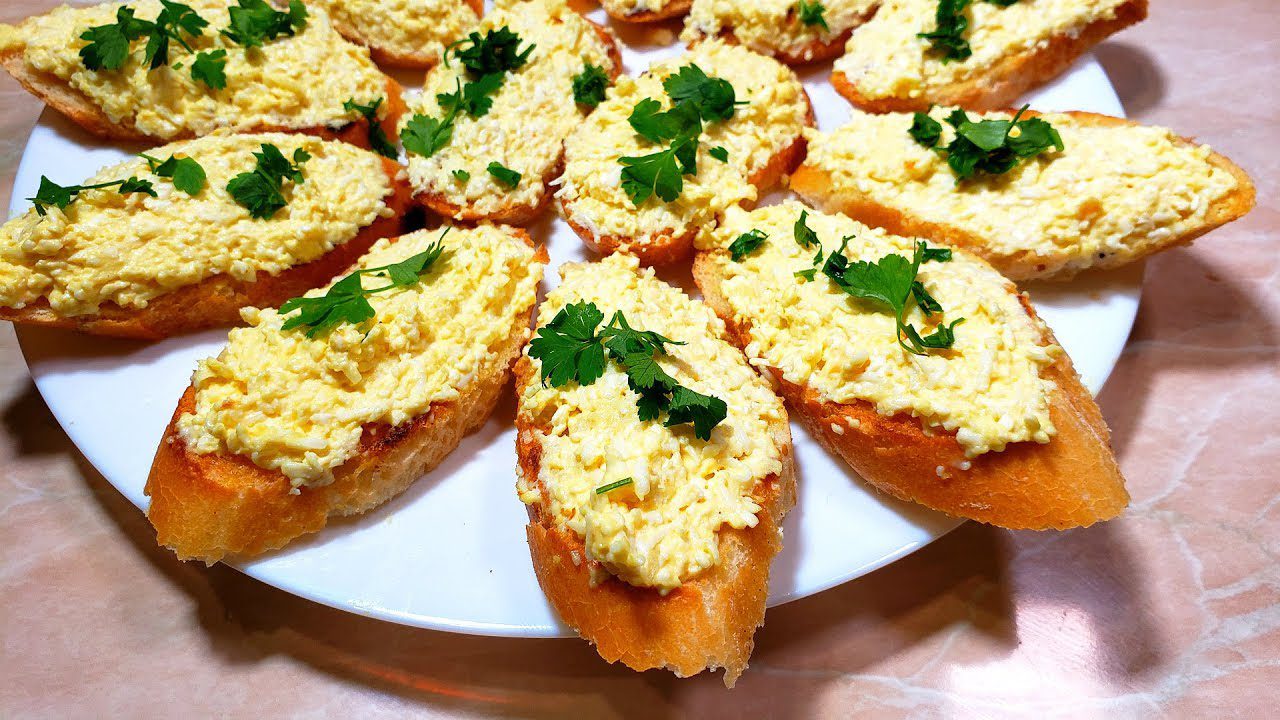 Кулінари поділилися рецептом святкової бутербродної намазки із сиром