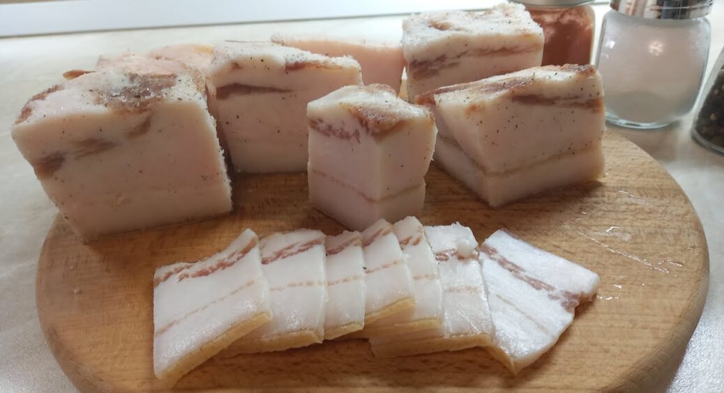 Солю сало в цукрі – через 3 дні ласую ніжним і смачним делікатесом: краще за будь-яку ковбасу і навіть хамон 