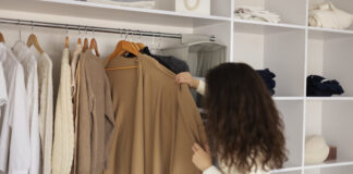 Господині назвали метод, який допоможе позбутися затхлого запаху плісняви в шафі