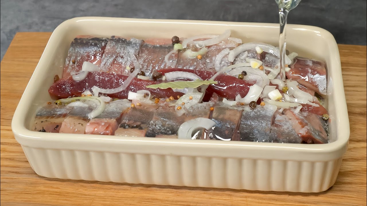 Кулінари розповіли, як приготувати маринований оселедець у лимонному соці