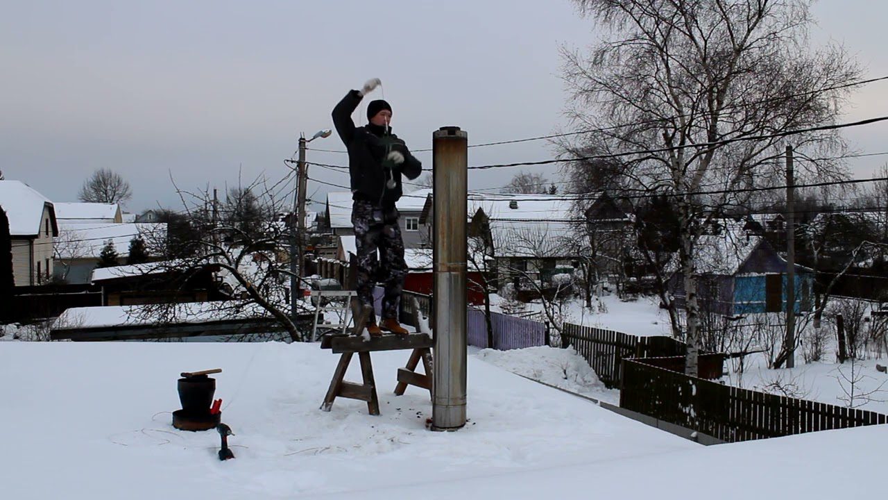 Господарі розповіли, як без солі та картопляних очисток швидко почистити димар