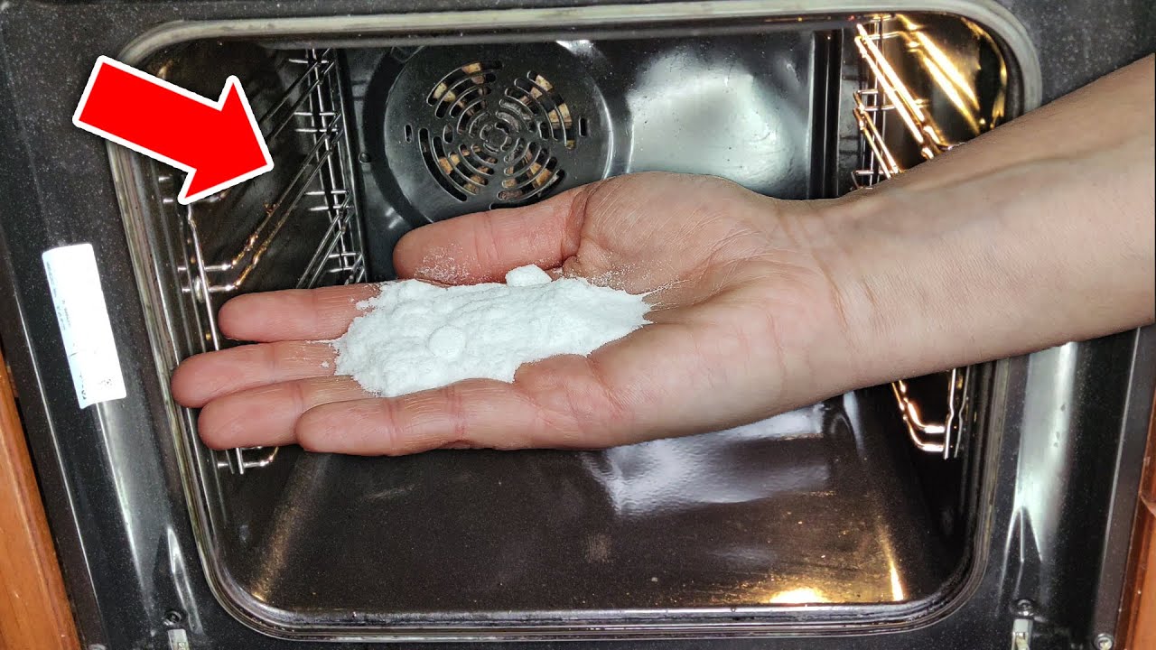 Господині назвали дуже простий метод, як швидко очистити брудну духовку