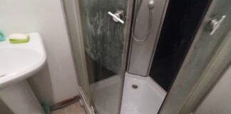 Покоївки поділилися незвичайними, але дієвими способами очищення душової кабіни